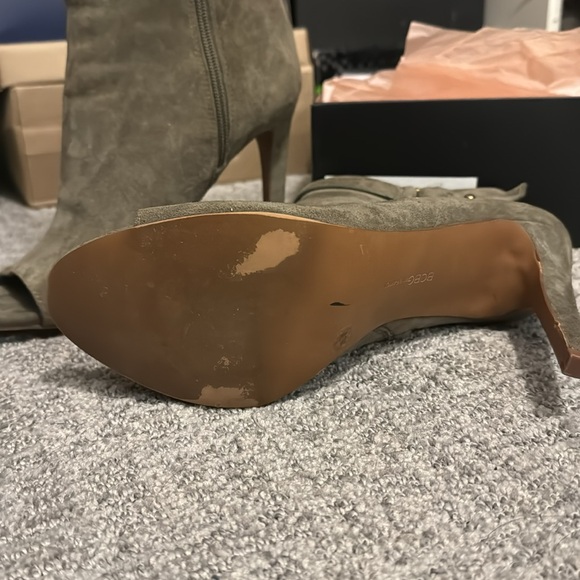 BCBGeneration Women Cassia Suede Peep Toe Booties Fatigue Green size 10 - Picture 4 of 9